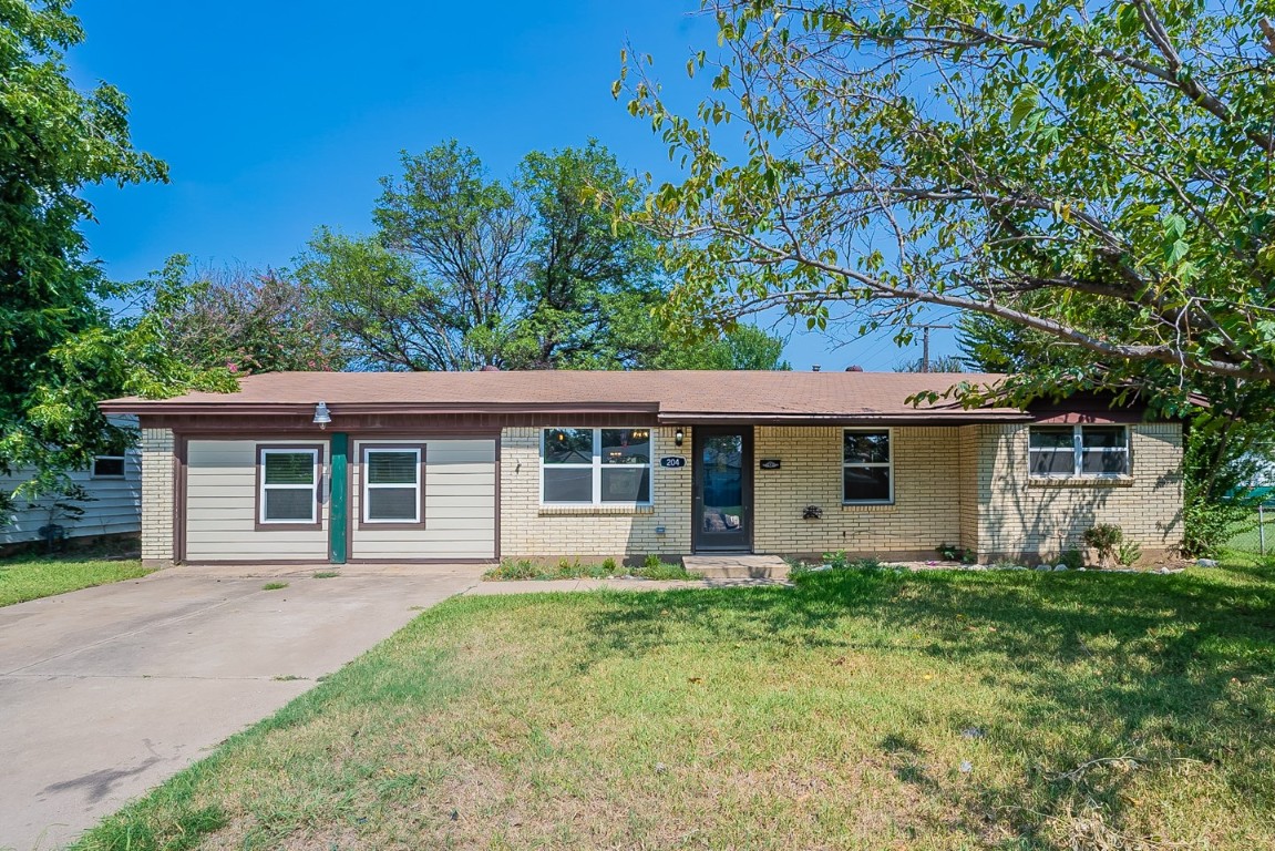 204 Pimlico Way Saginaw TX 76179