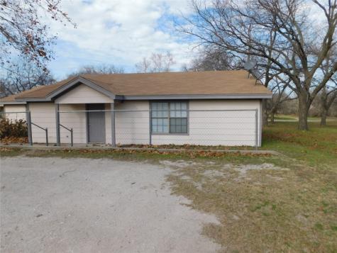 302 W Decatur Street Chico TX 76431