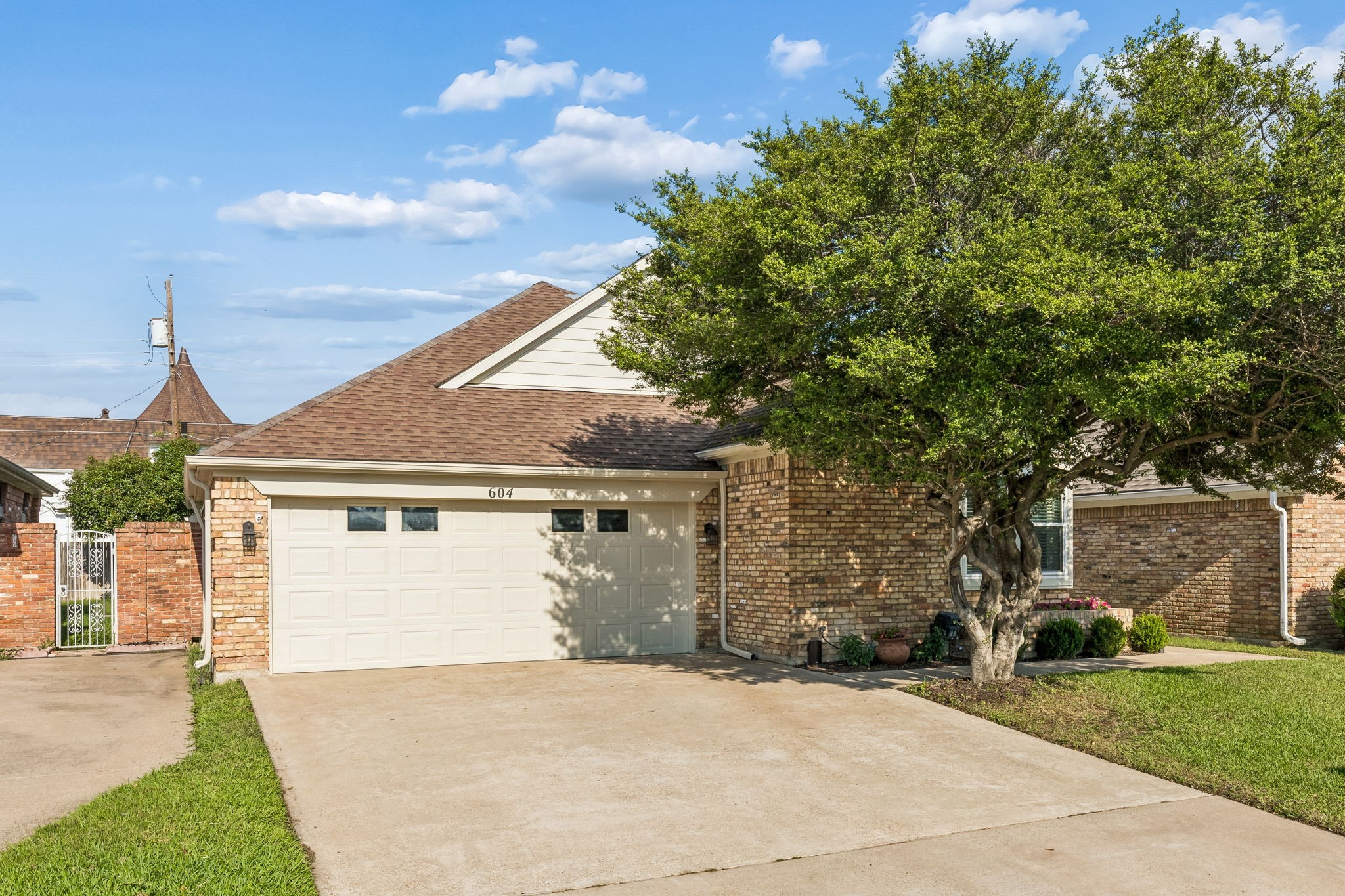 604 Shalamar Place Irving TX 75061