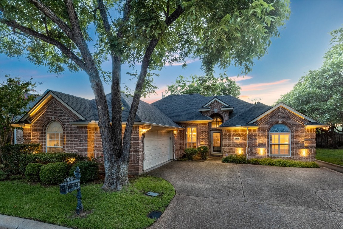 1008 Village Green Court Arlington TX 76012