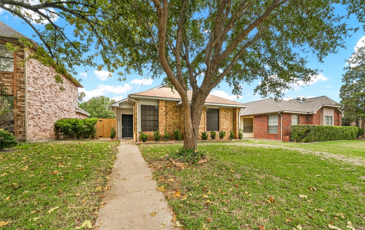 1112 Southpointe Drive Desoto TX 75115