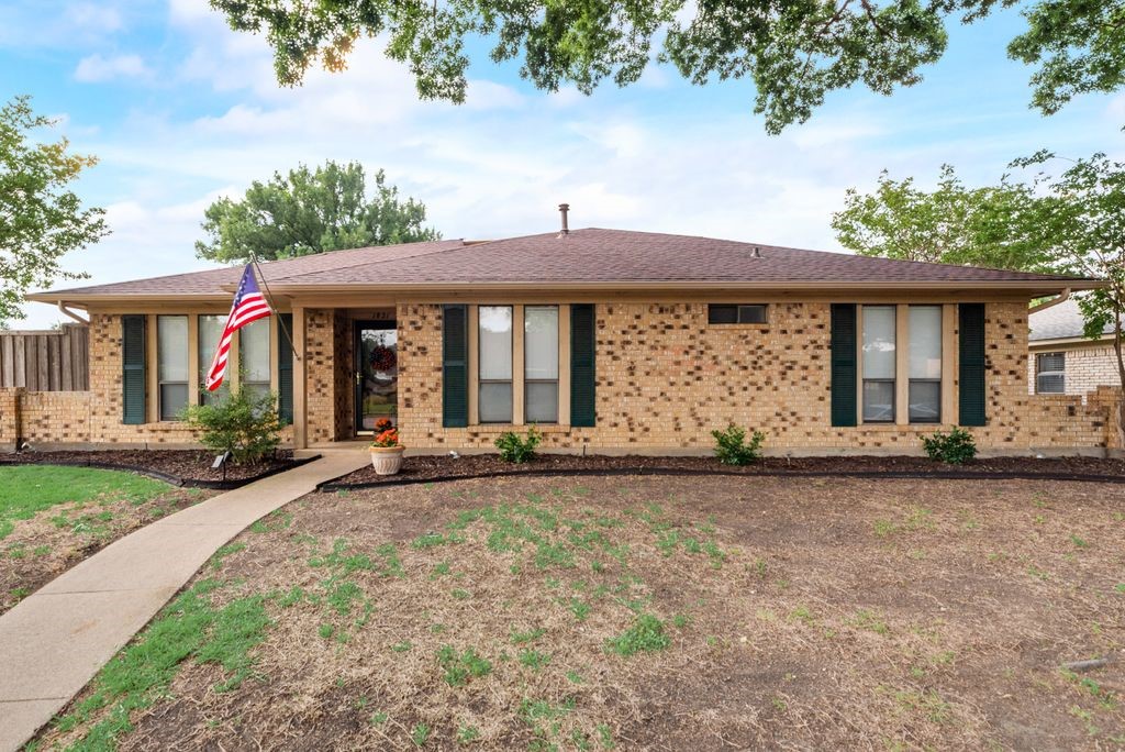 1821 Trowbridge Street Garland TX 75044