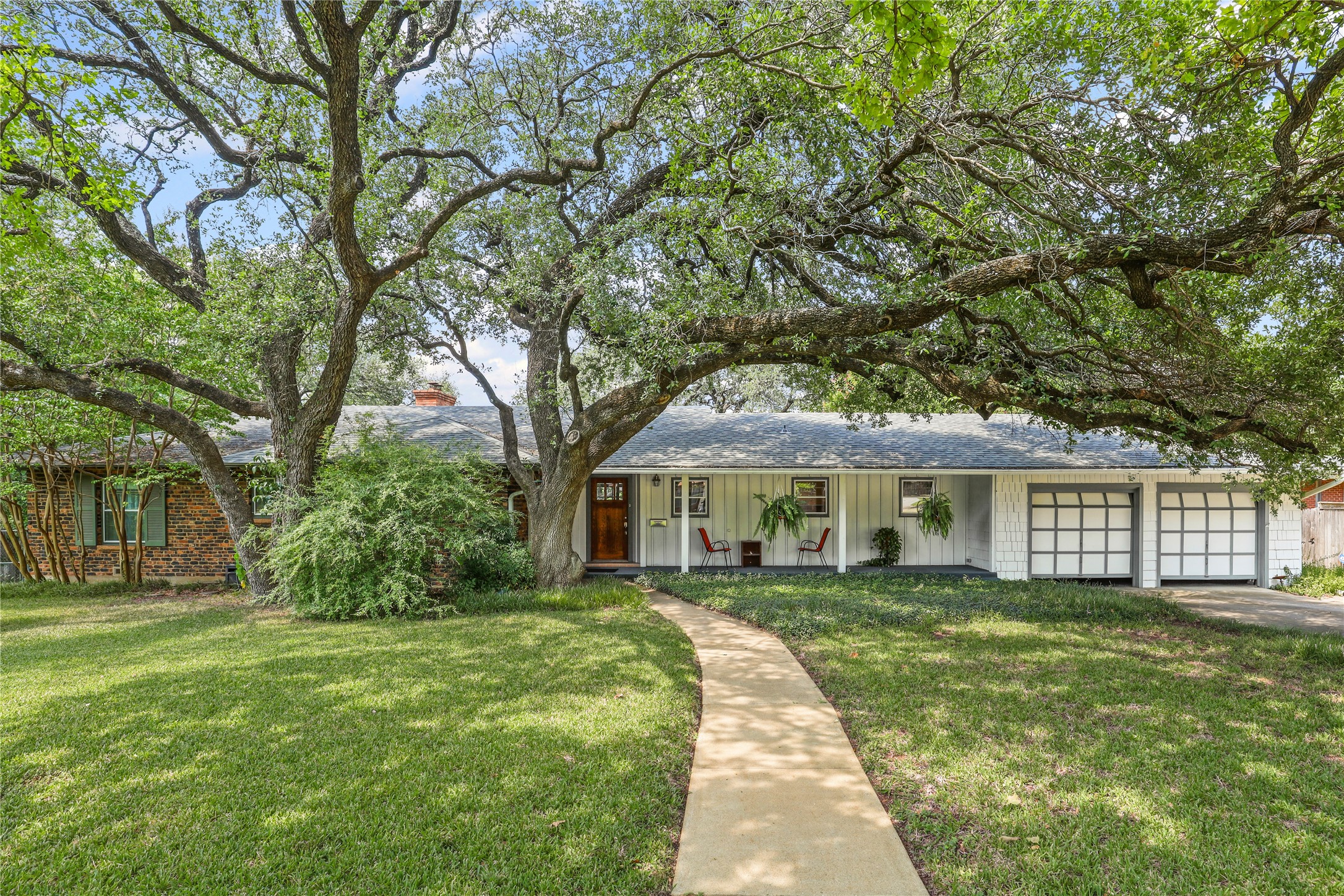 2015 W Lotus Avenue Fort Worth TX 76111