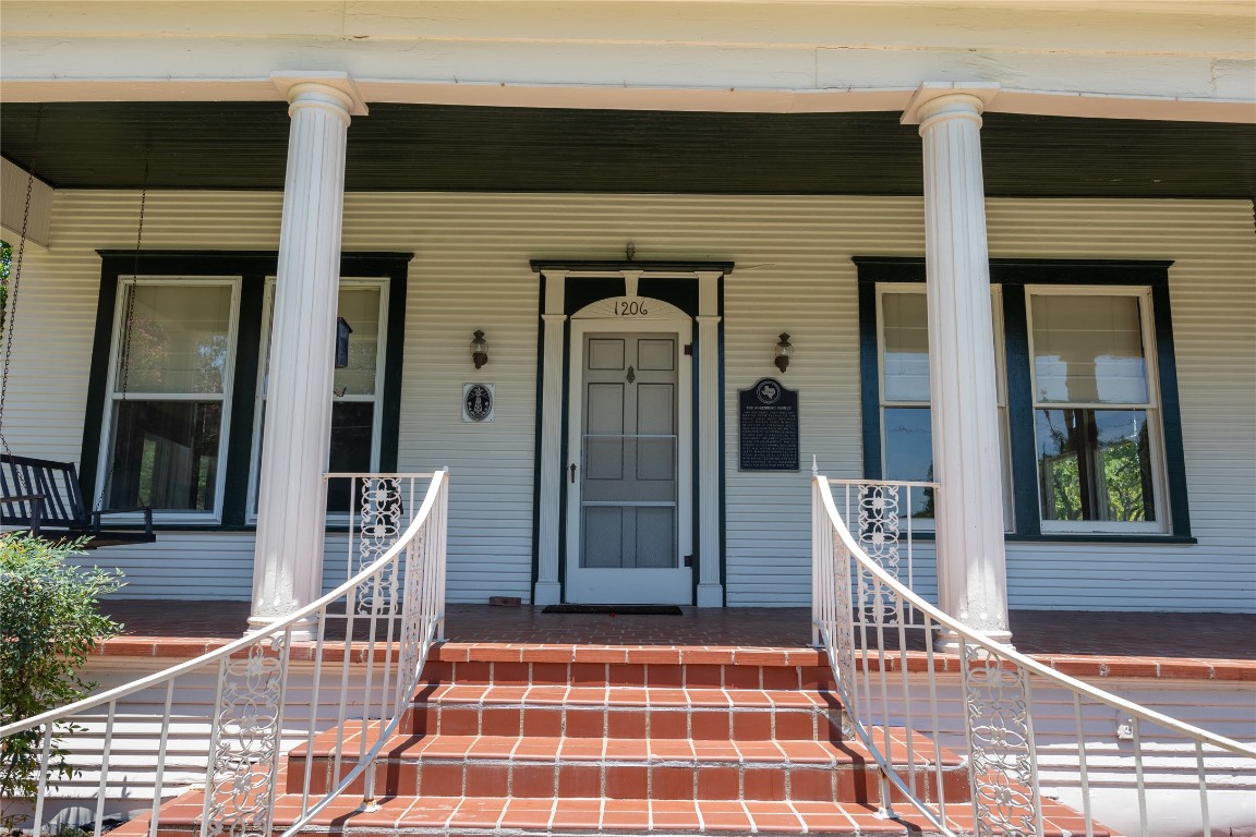 1206 W 4th Avenue Corsicana TX 75110