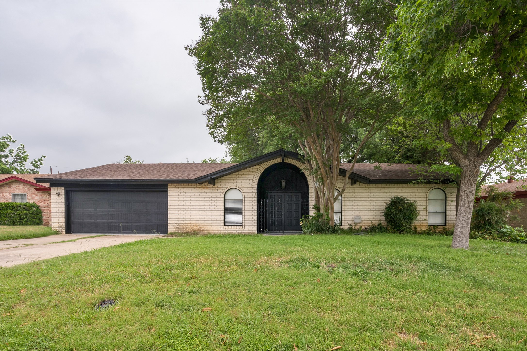 2105 Cottie Lane Arlington TX 76010
