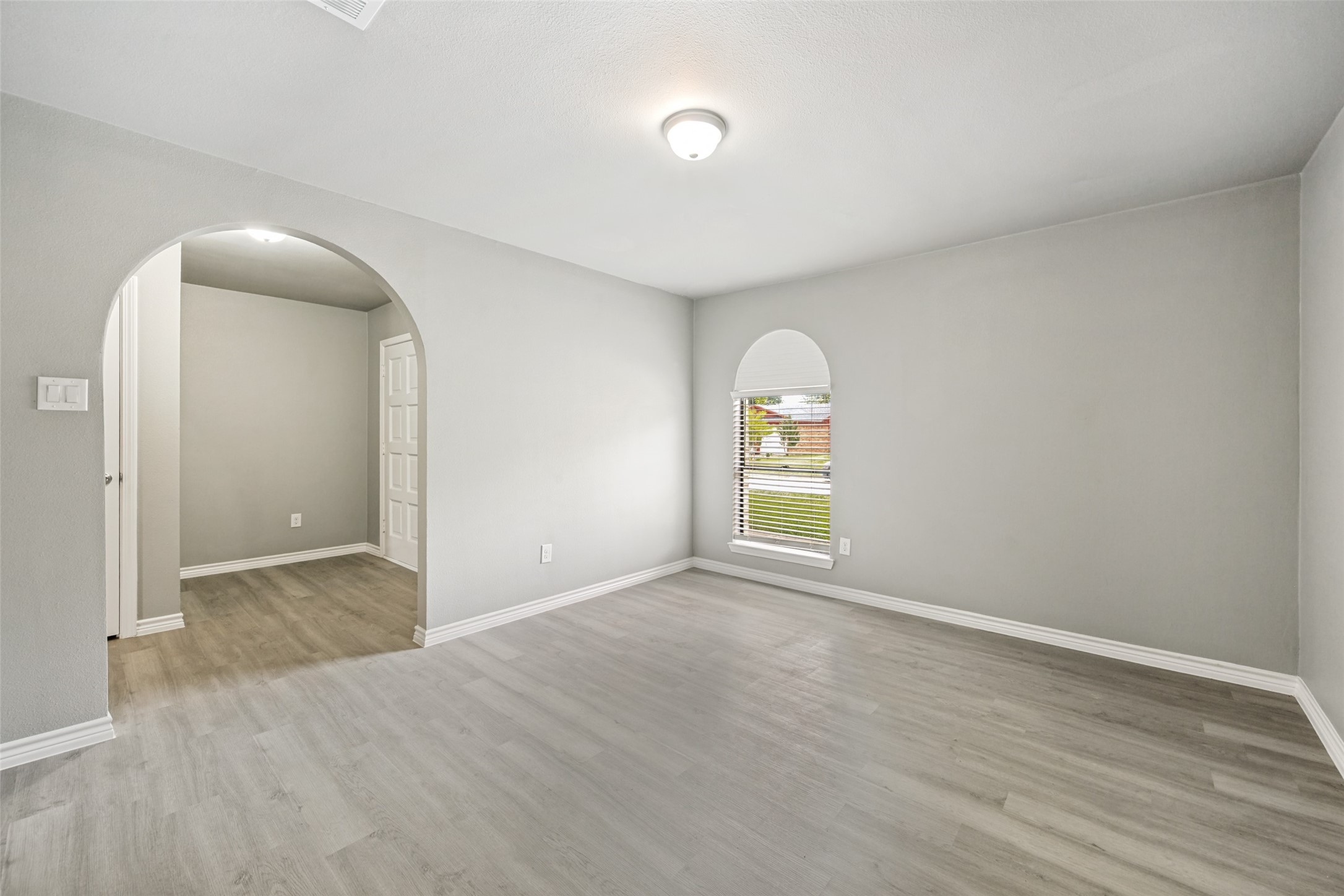 2105 Cottie Lane Arlington TX 76010
