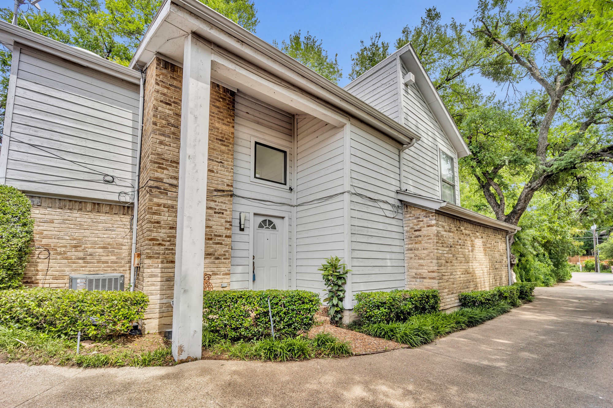 9308 Greenville Avenue Dallas TX 75243