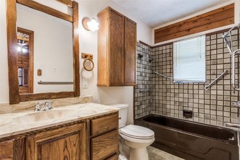 1114 Spur Trail Granbury TX 76049