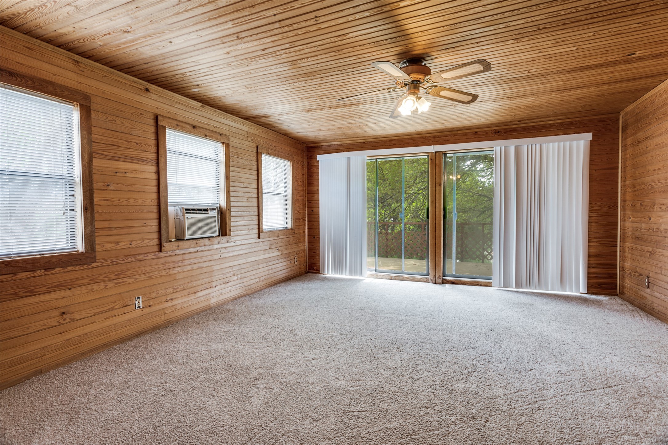 1114 Spur Trail Granbury TX 76049