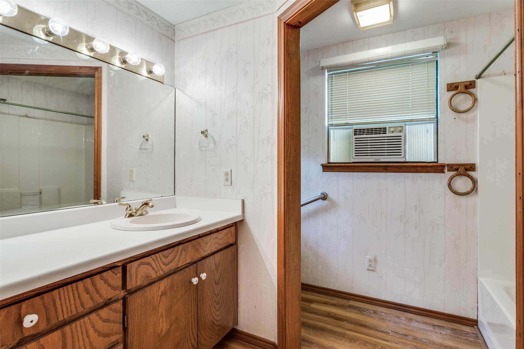 1114 Spur Trail Granbury TX 76049