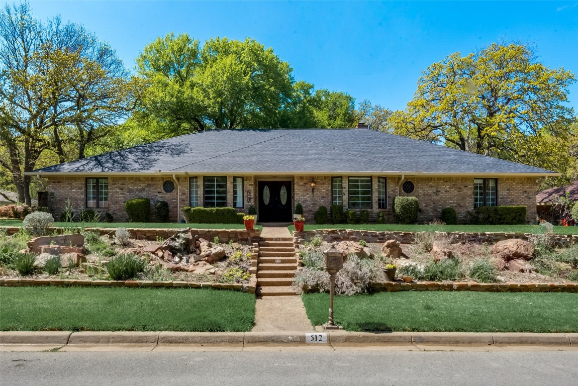 512 Oak Hollow Lane Fort Worth TX 76112
