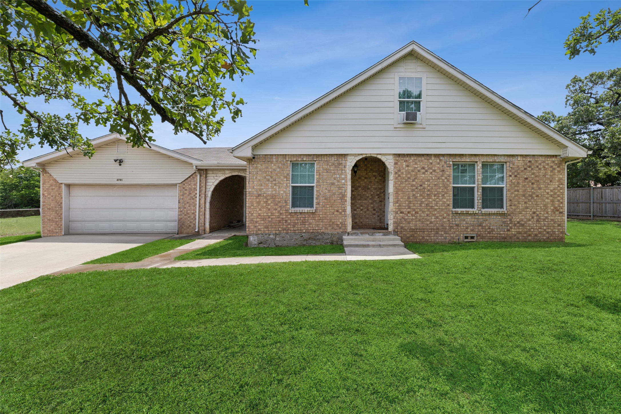 2701 W Green Oaks Boulevard Arlington TX 76016