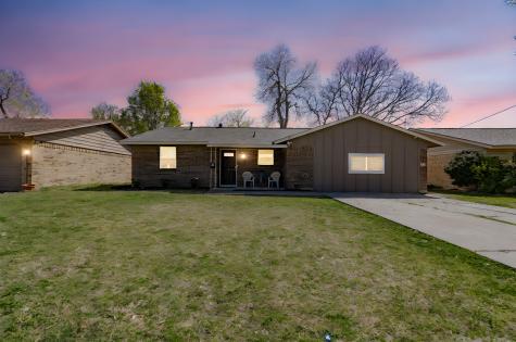329 W Ferndale Lane Grand Prairie TX 75052
