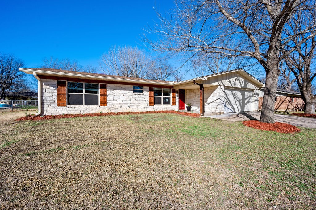1104 N Willard Drive Robinson TX 76706