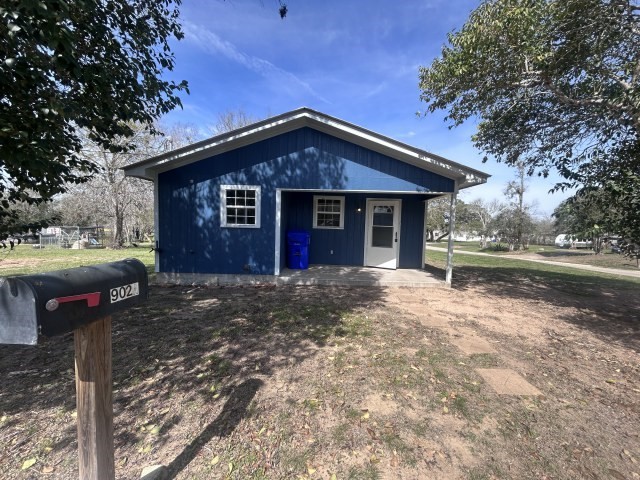 902 Simpson Street Yoakum TX 77995