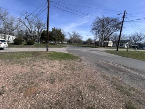 902 Simpson Street Yoakum TX 77995