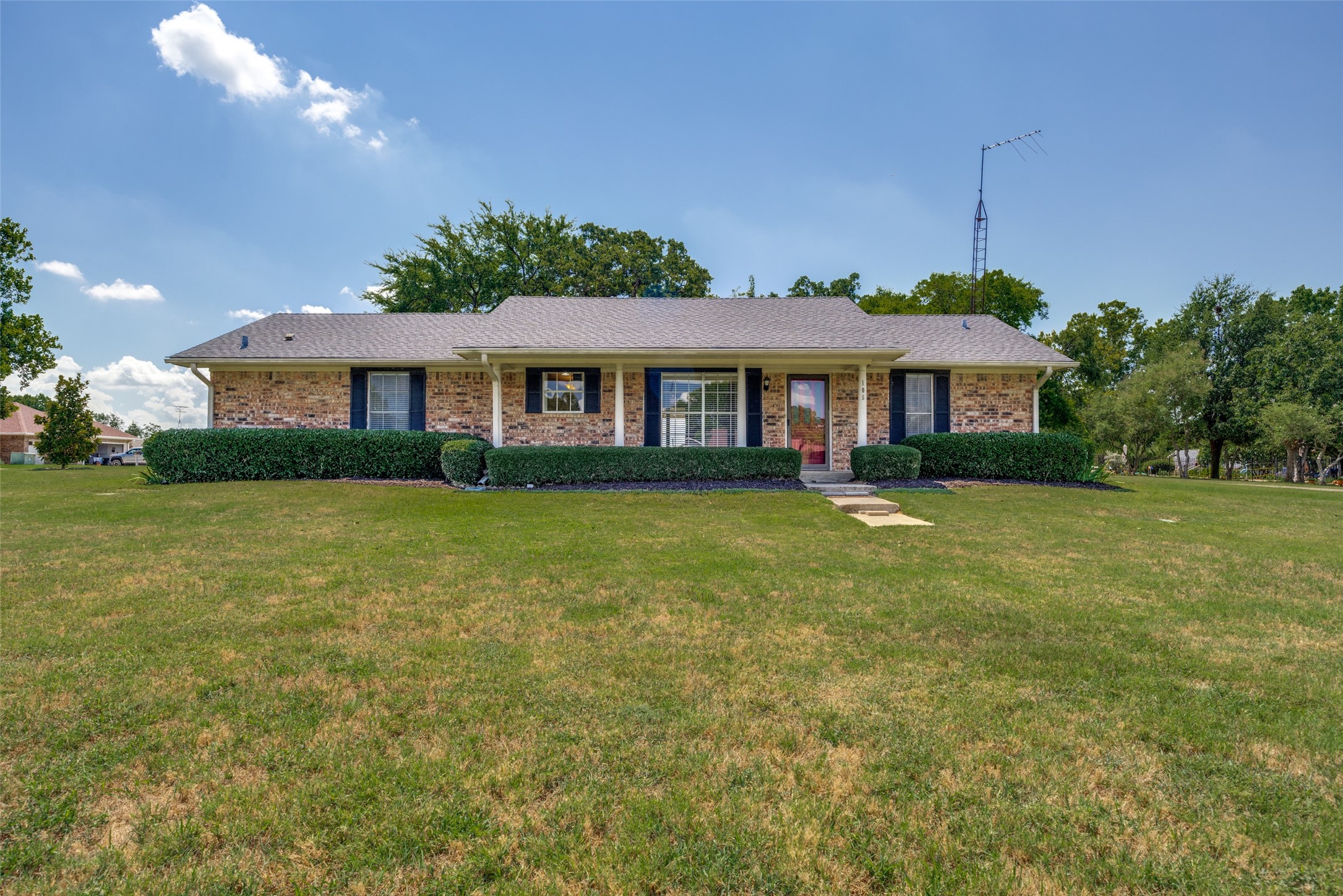 105 Mohican Trail Gainesville TX 76240