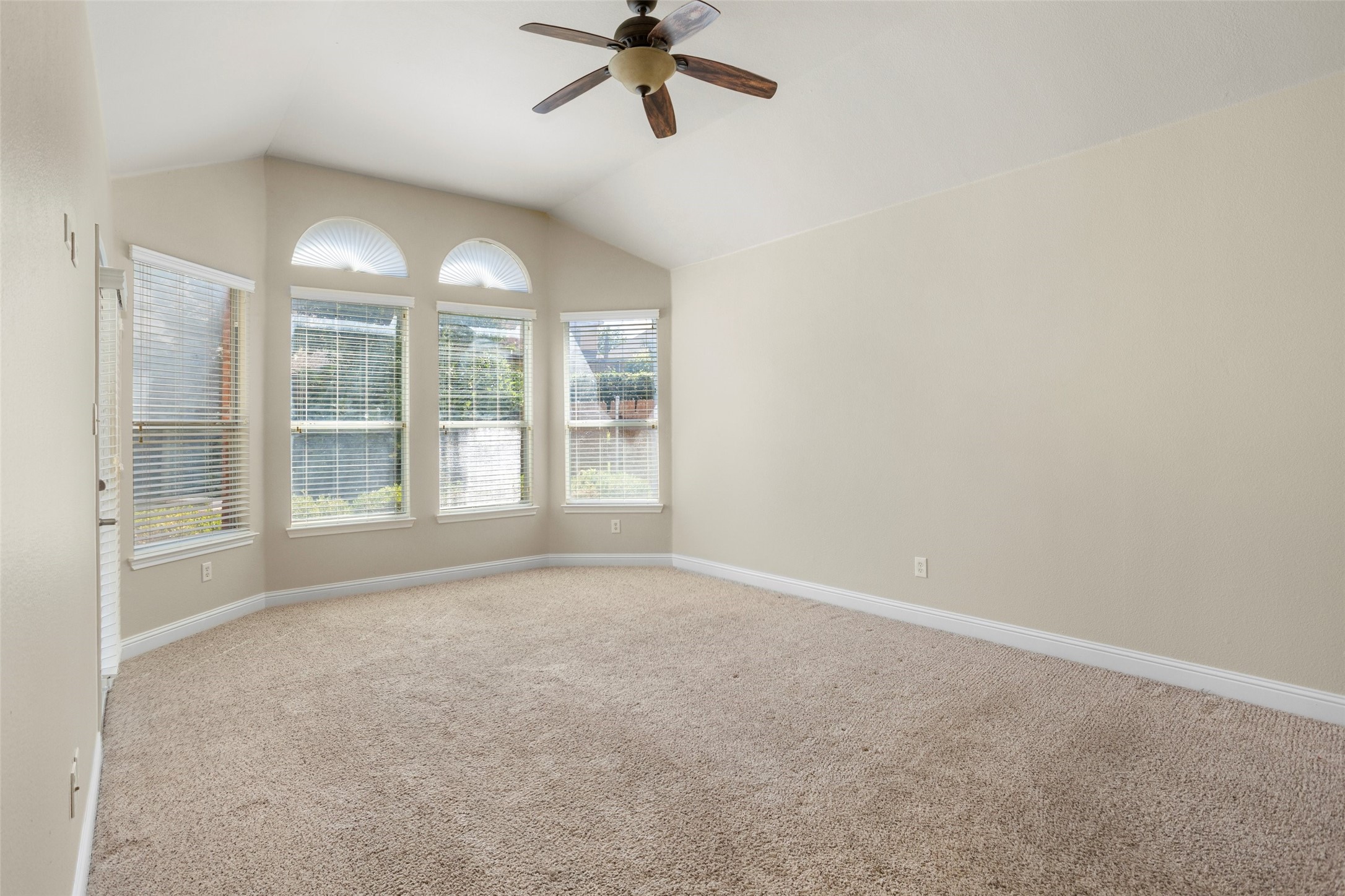 5009 Valleyside Drive Fort Worth TX 76123