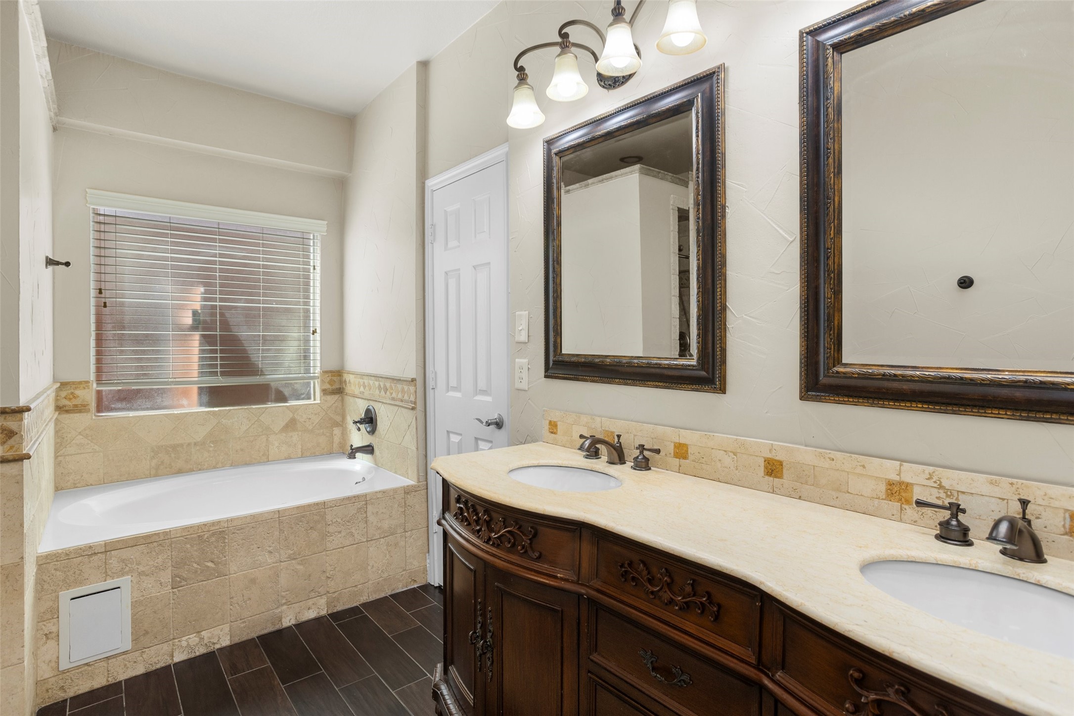 5009 Valleyside Drive Fort Worth TX 76123