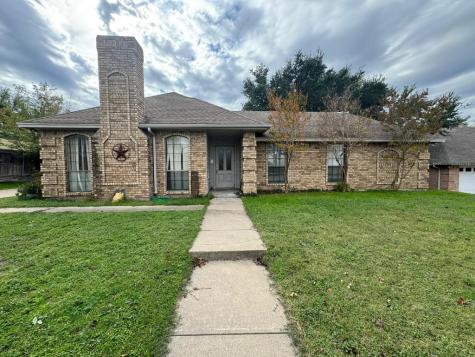 10192 Wandering Way Street Benbrook TX 76126