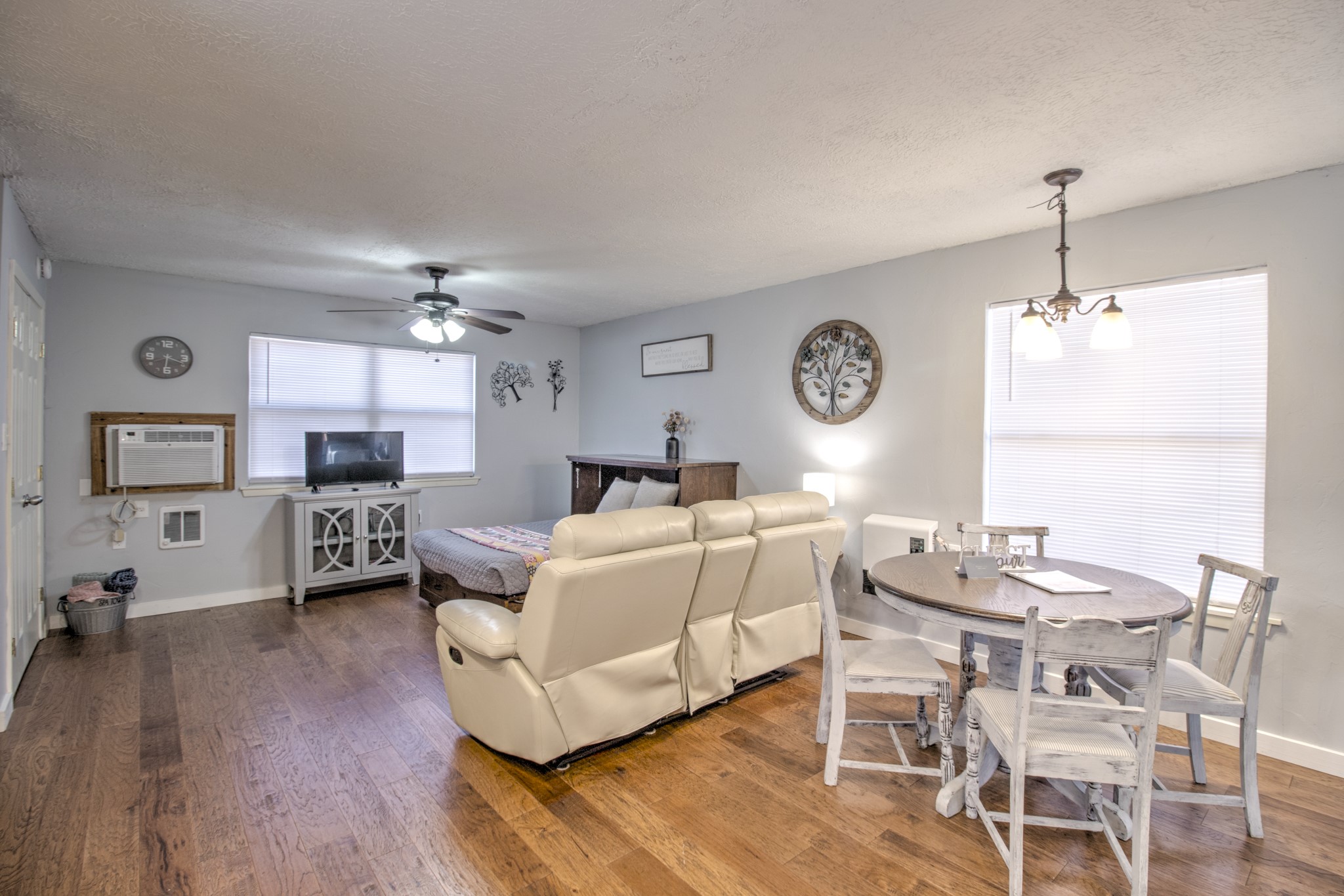 374 Hideaway Lane Valley View TX 76272