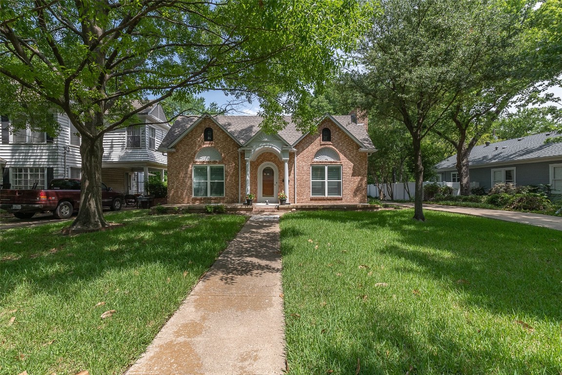 802 W Knox Street Ennis TX 75119