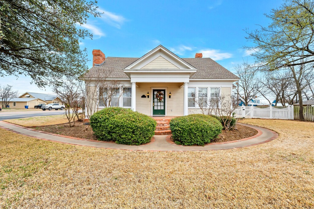 406 N Brazos Street Whitney TX 76692