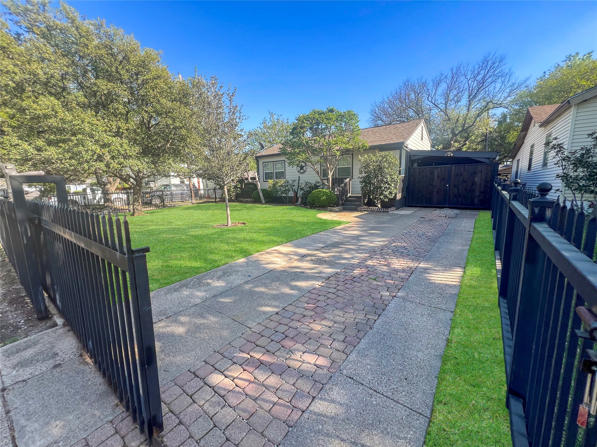 2212 Barlow Avenue Dallas TX 75224