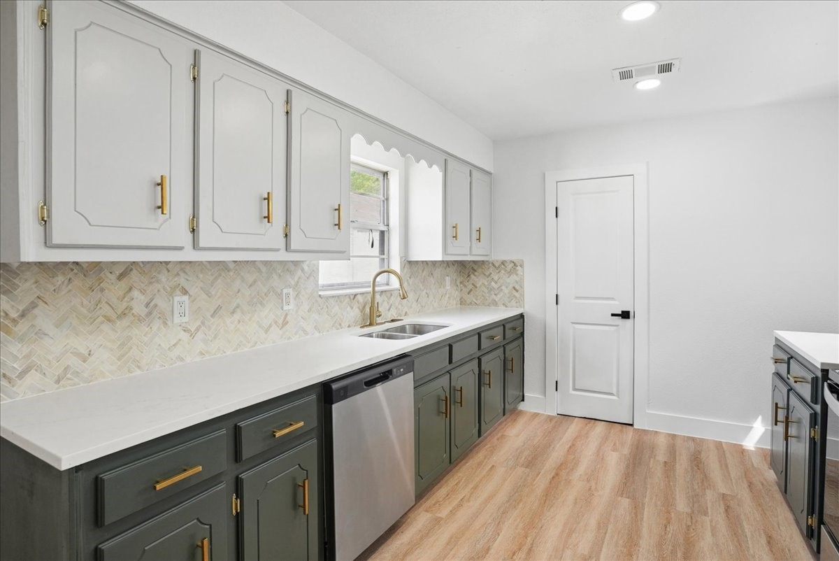 1203 W Avenue F Garland TX 75040