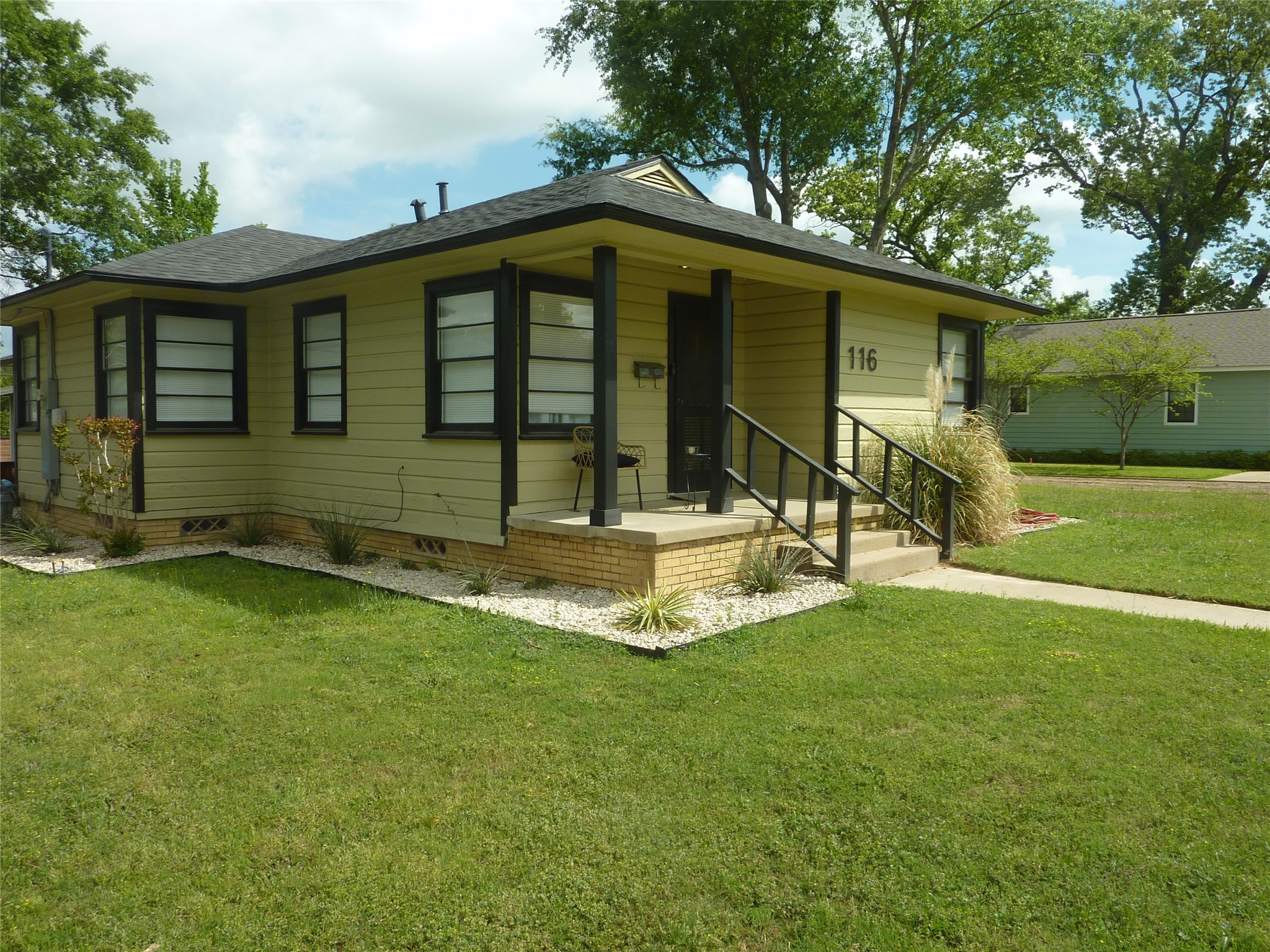 116 W Cayuga Drive Athens TX 75751