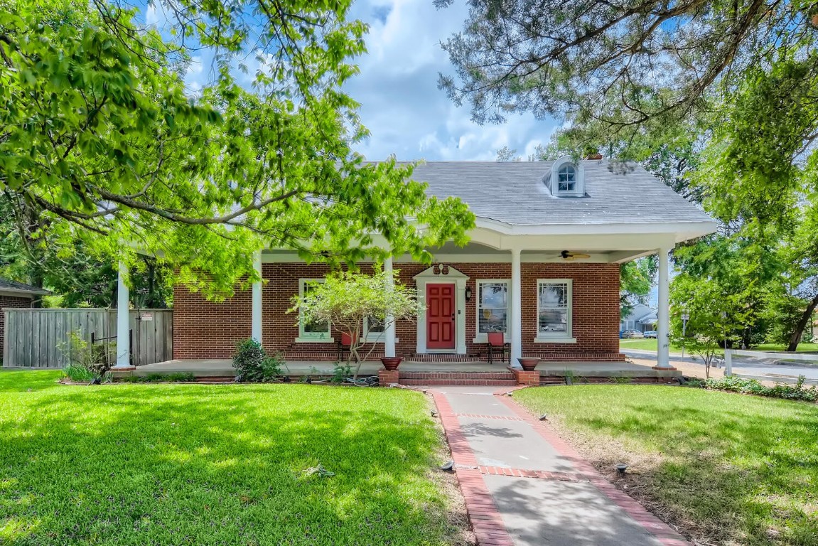 201 S 11th Street Garland TX 75040
