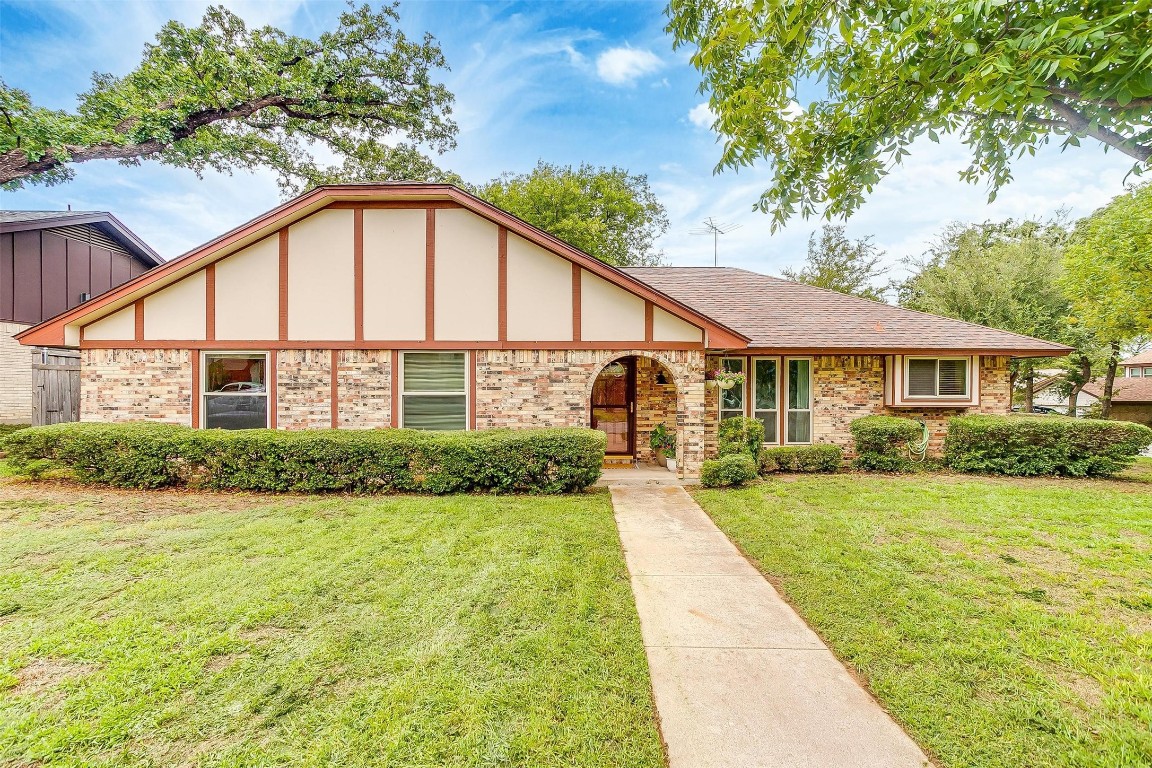 708 Castle Oak Court Arlington TX 76012