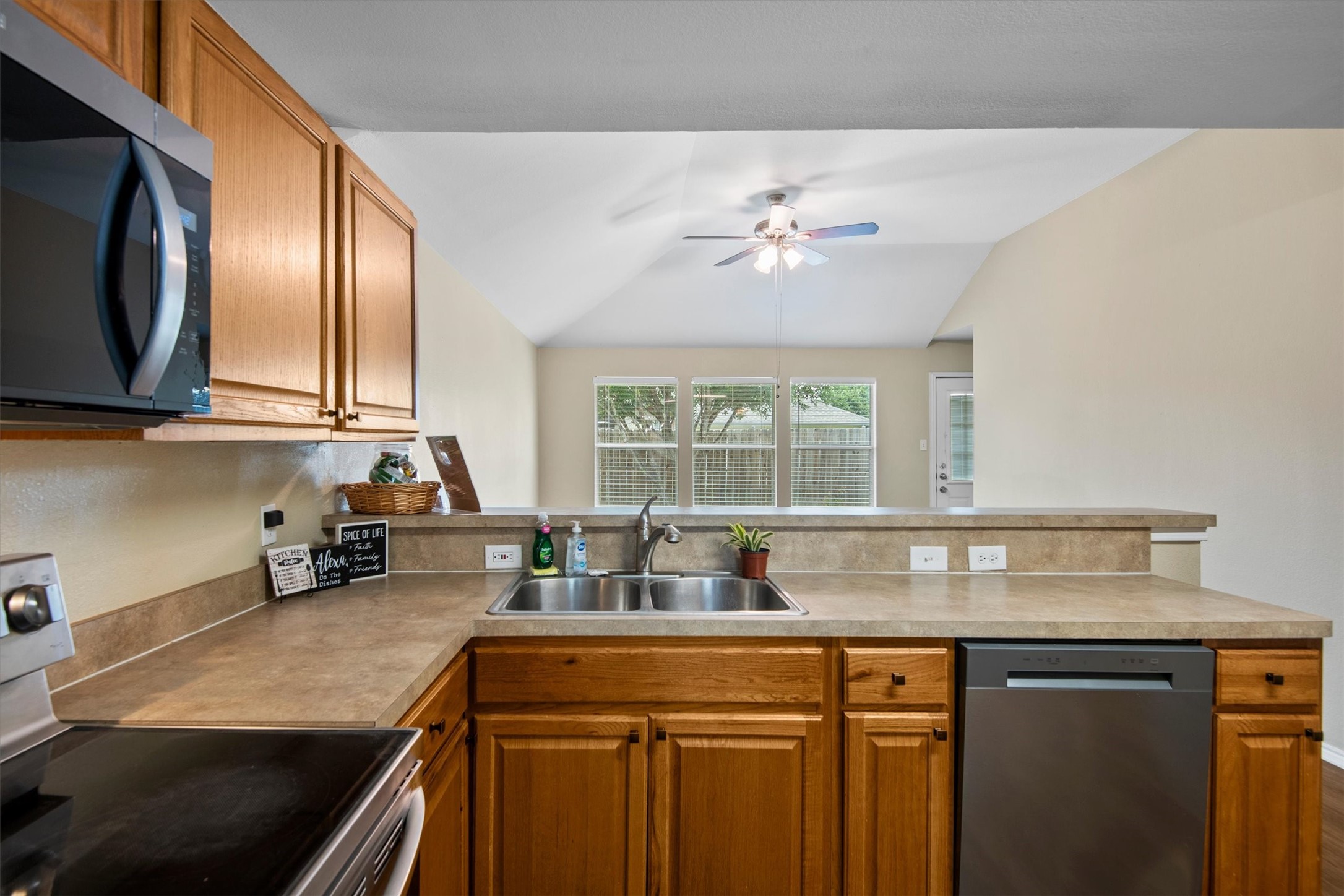 5589 Hunters Bend Lane Dallas TX 75249