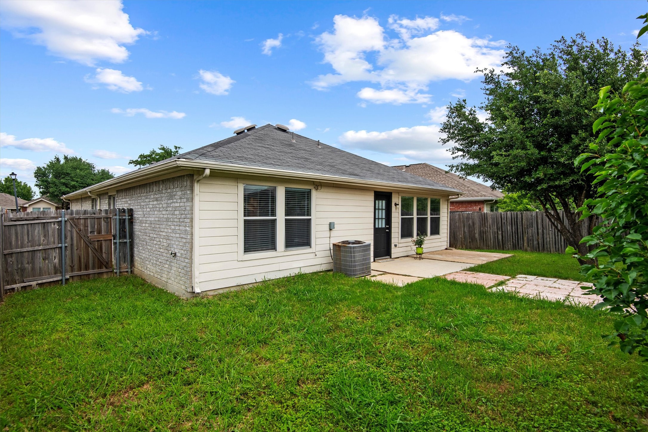 5589 Hunters Bend Lane Dallas TX 75249