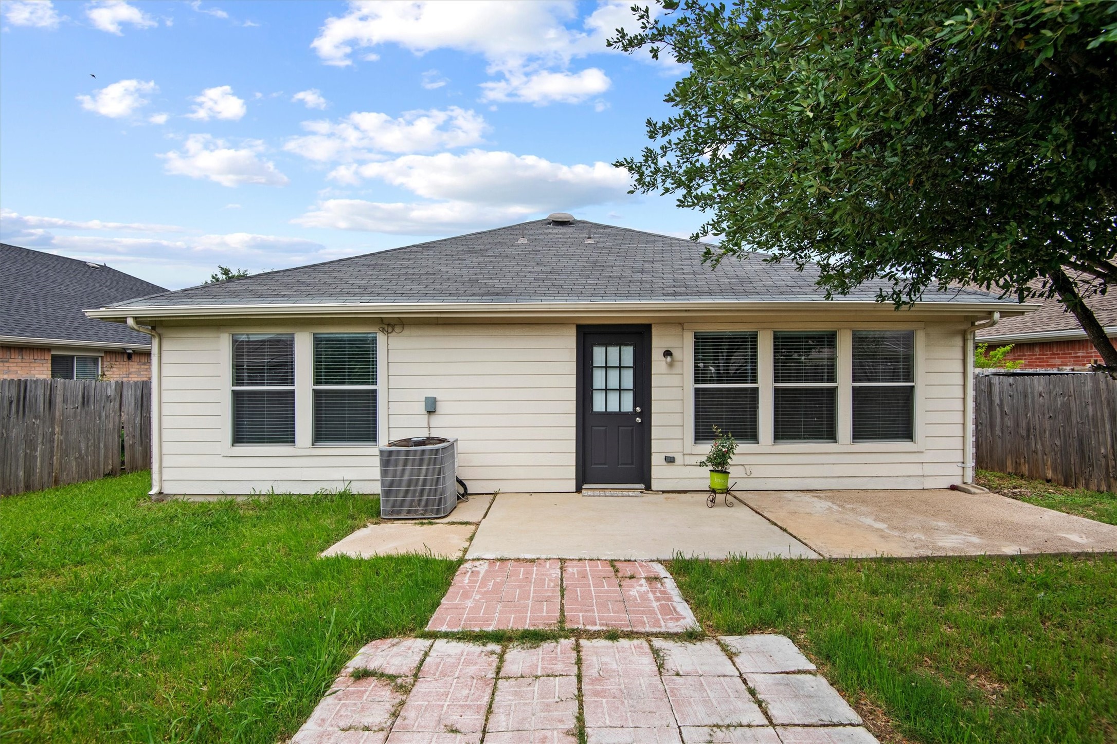 5589 Hunters Bend Lane Dallas TX 75249