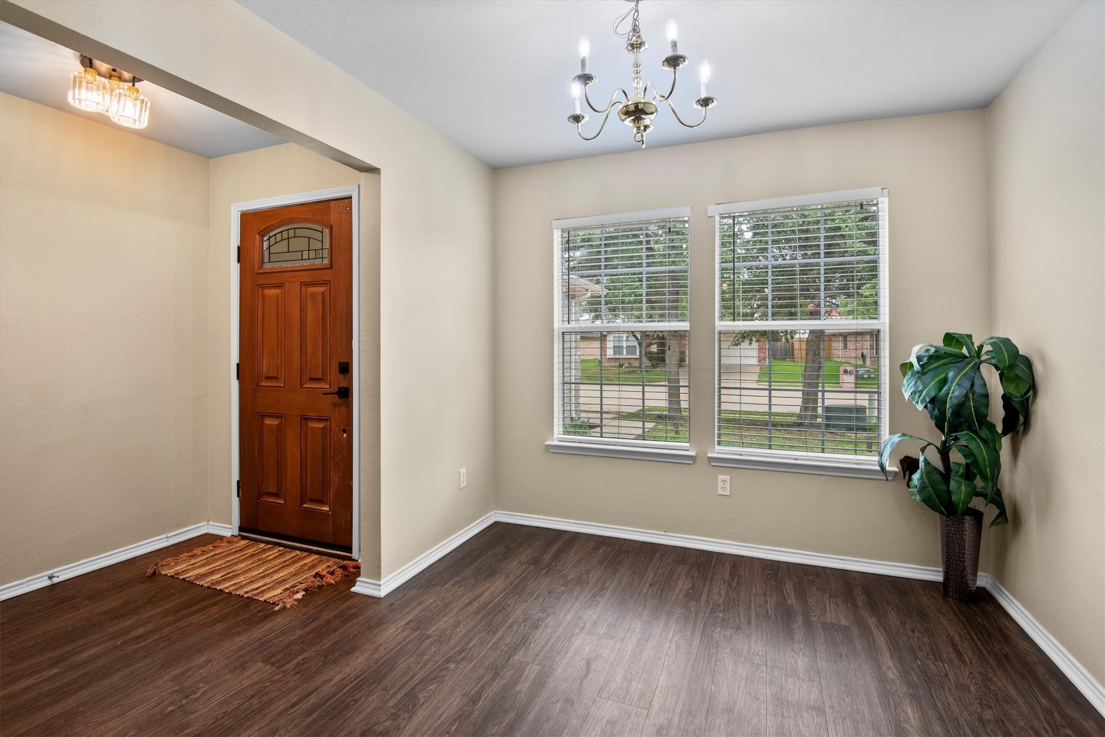 5589 Hunters Bend Lane Dallas TX 75249