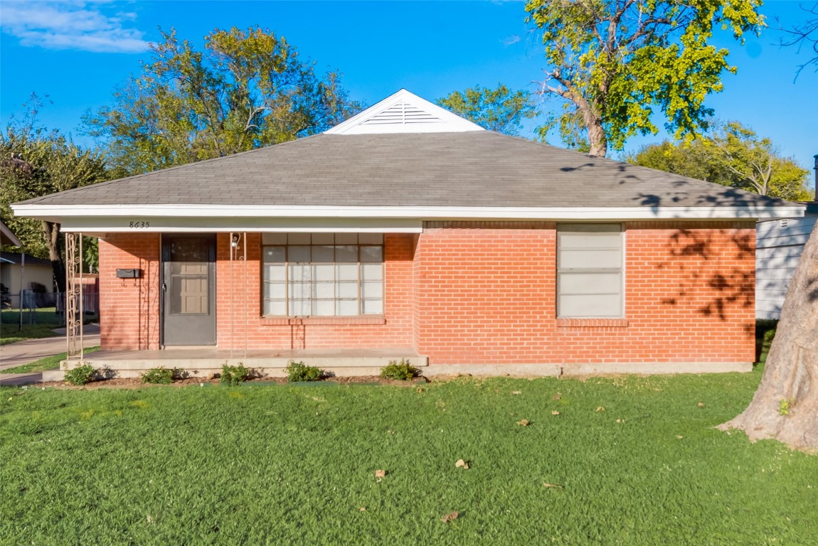 8635 Woodcastle Drive Dallas TX 75217