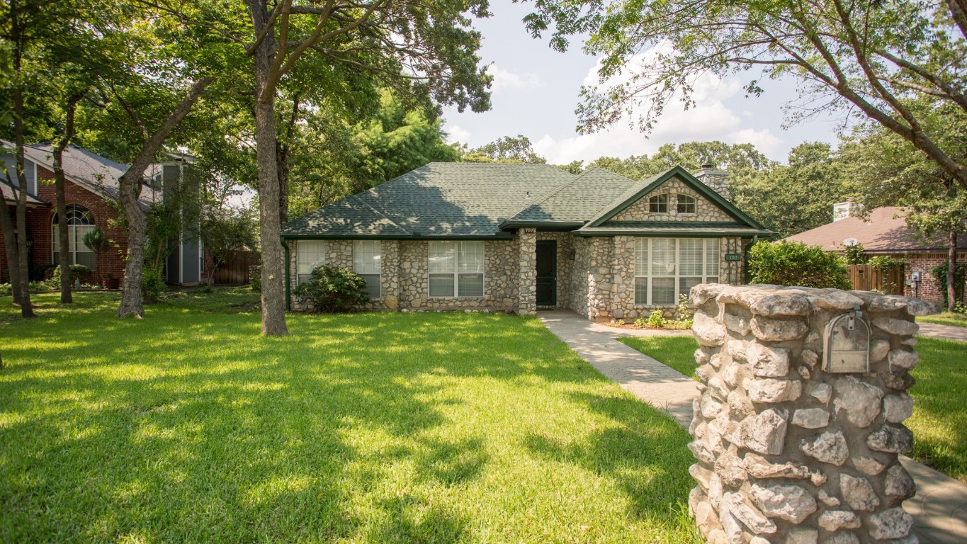 707 High Crest Drive Azle TX 76020