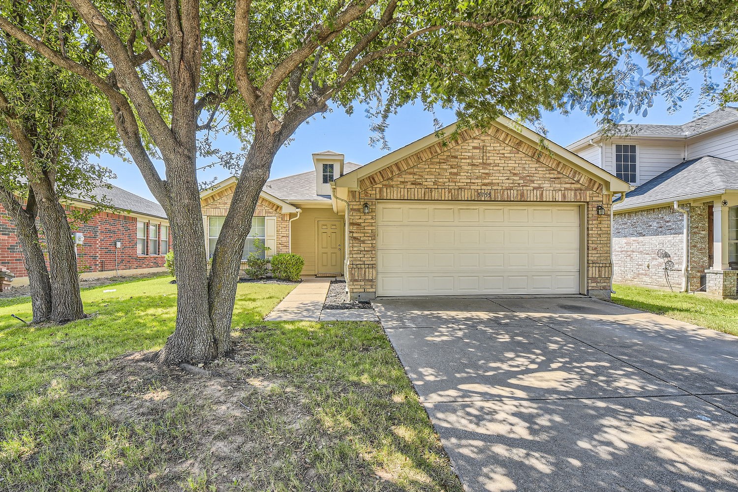 5755 Goldfinch Way Dallas TX 75249