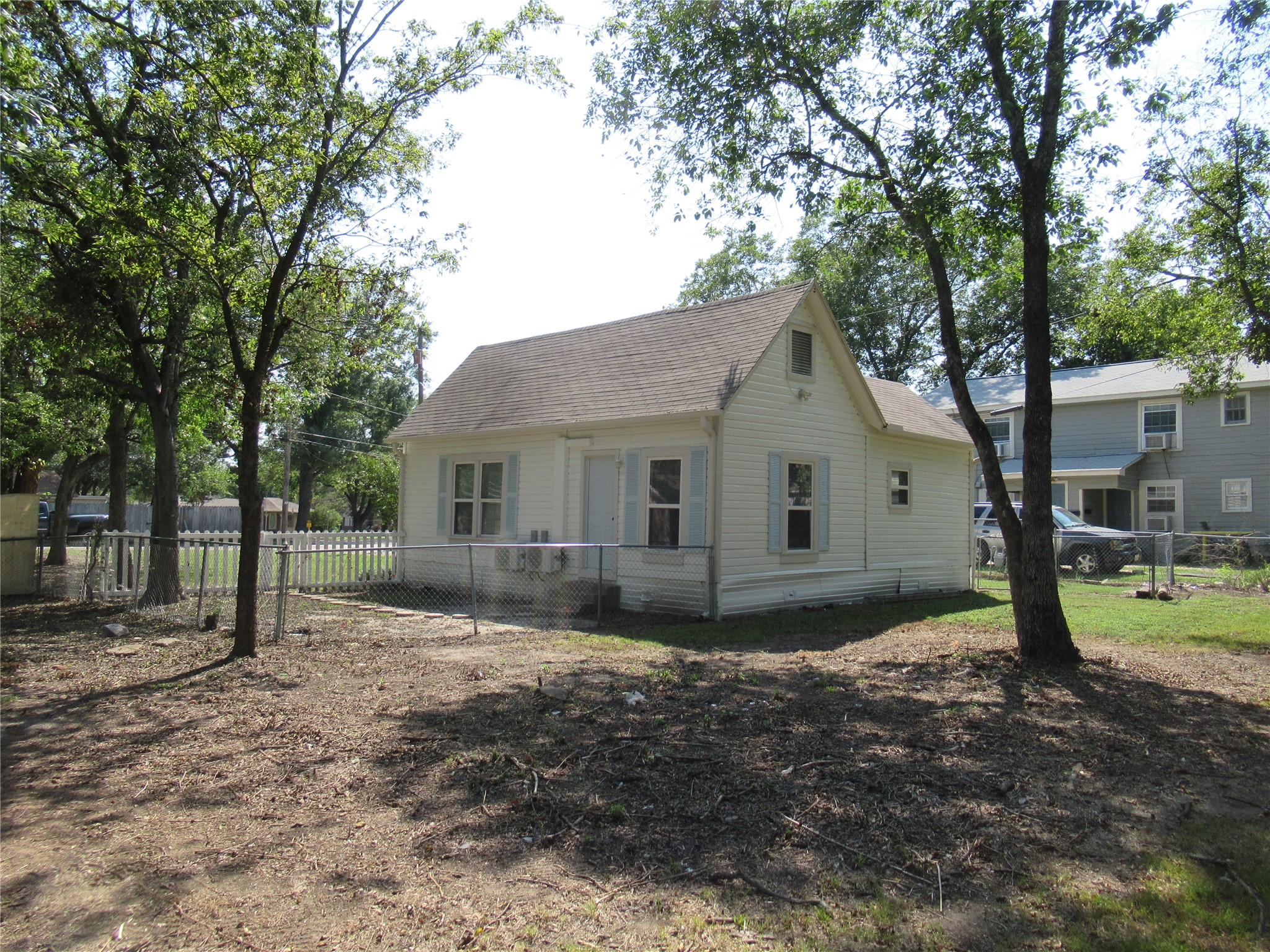 1402 Walnut Street Commerce TX 75428