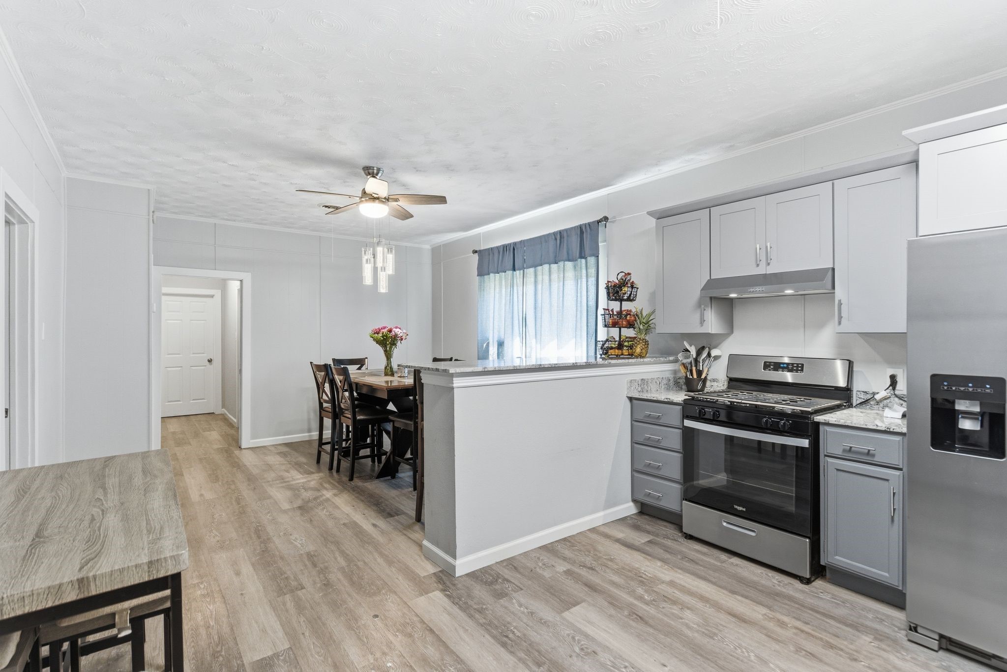 401 W Mesquite Street Gunter TX 75058