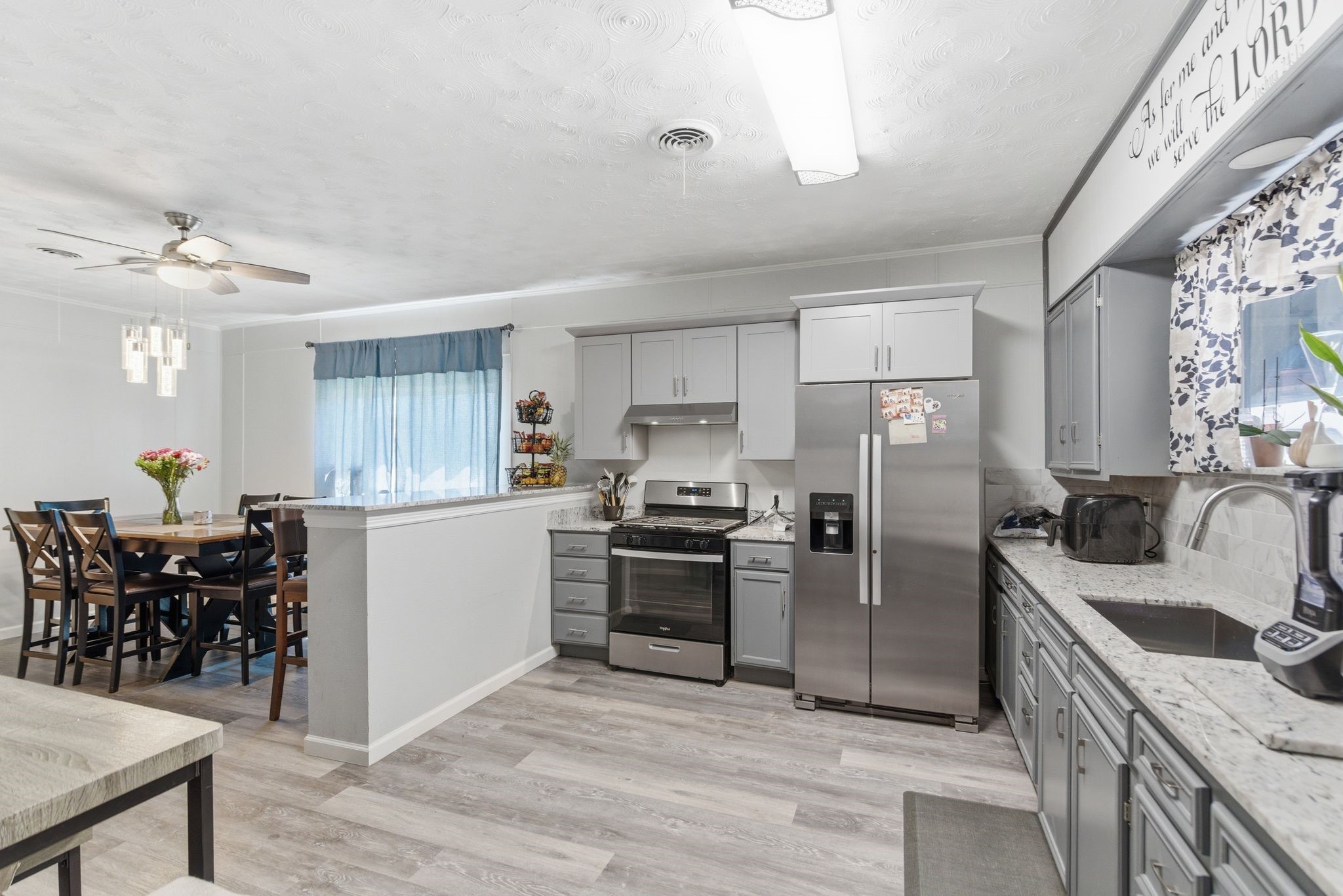 401 W Mesquite Street Gunter TX 75058