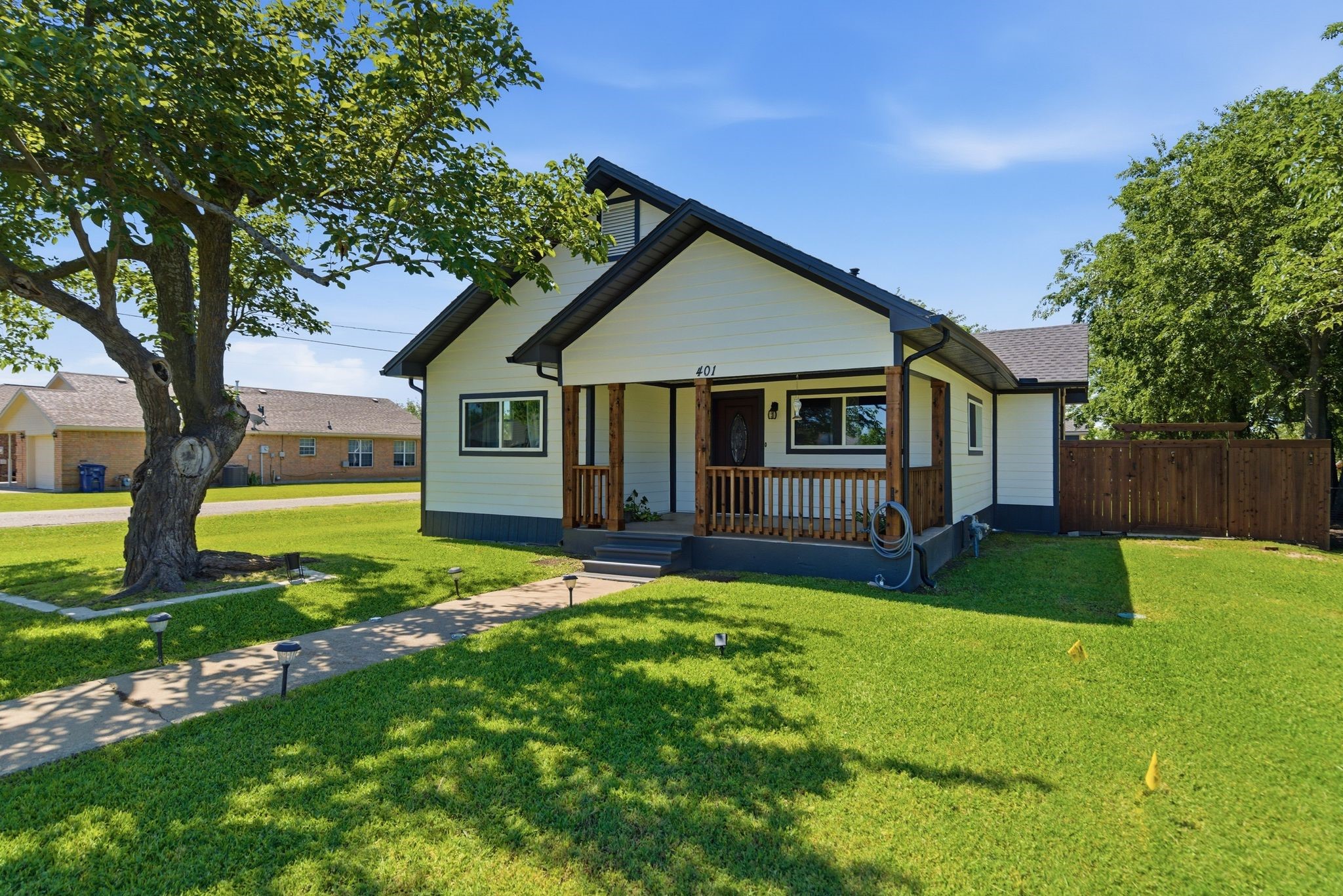 401 W Mesquite Street Gunter TX 75058