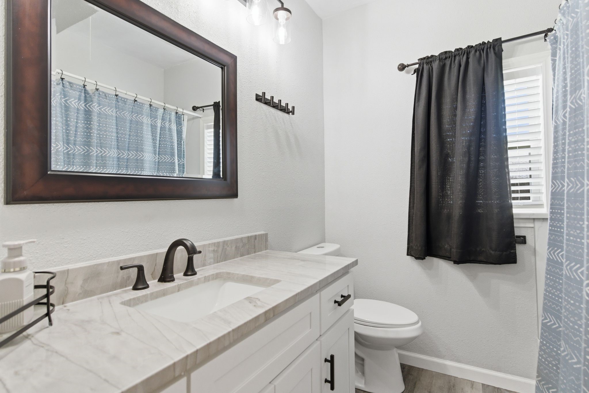 401 W Mesquite Street Gunter TX 75058