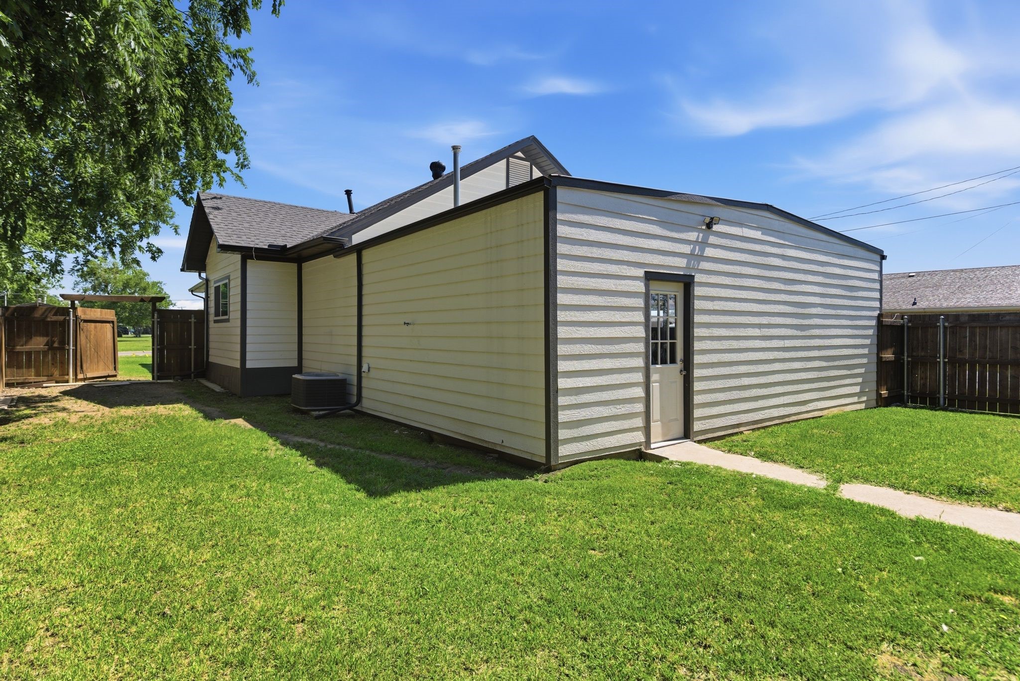 401 W Mesquite Street Gunter TX 75058