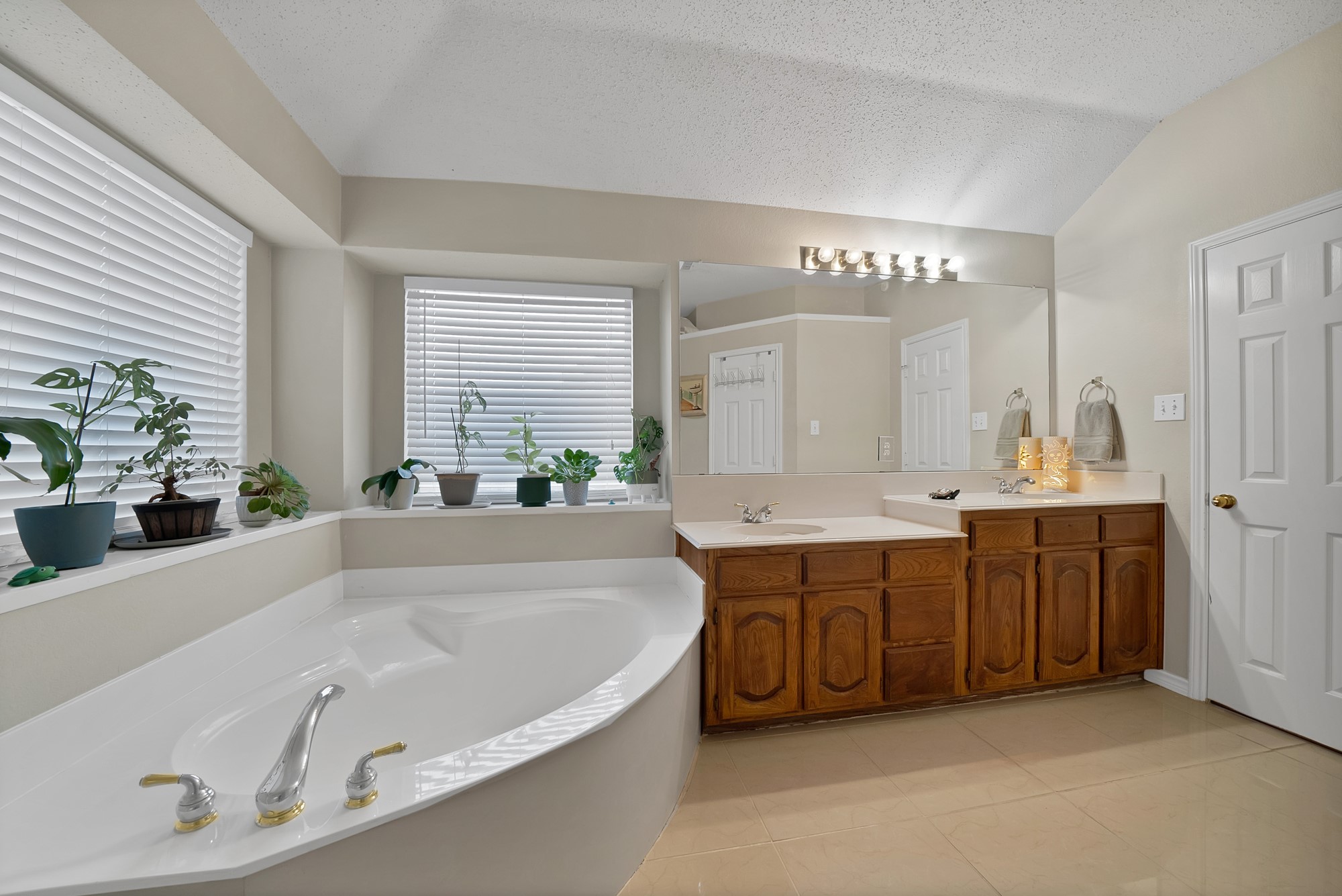 1625 Deer Creek Drive Desoto TX 75115