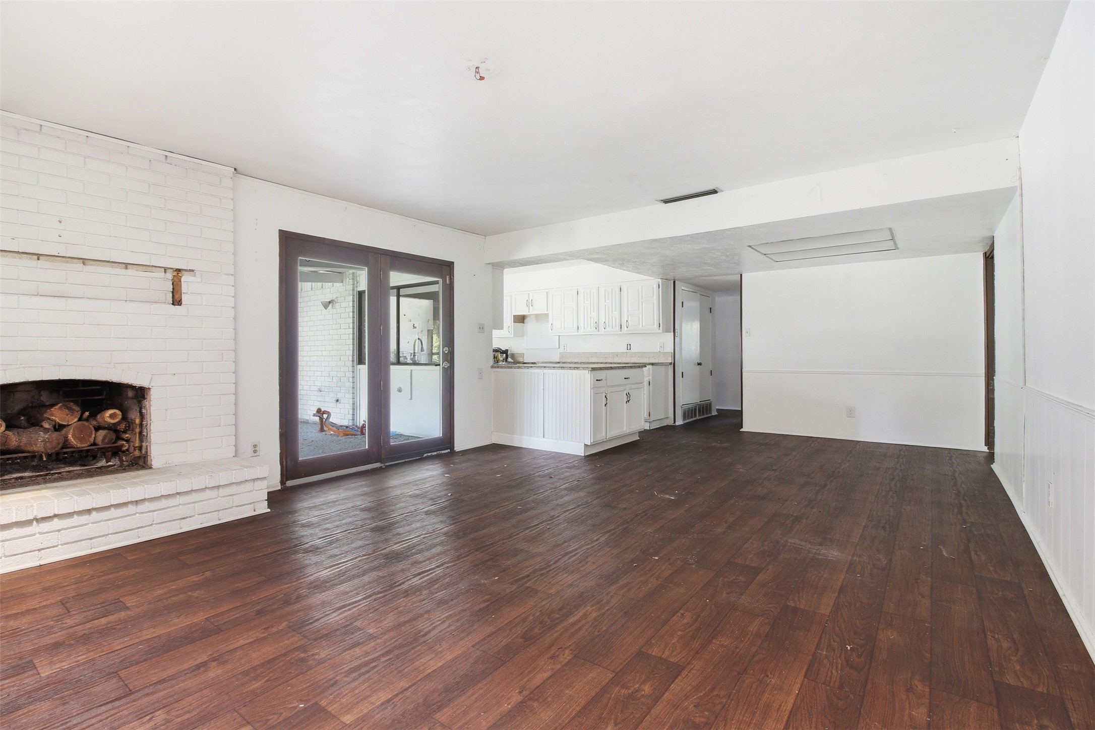 2604 Woodside Drive Arlington TX 76016