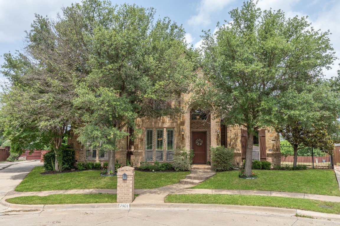 7901 Forest View Court North Richland Hills TX 76182