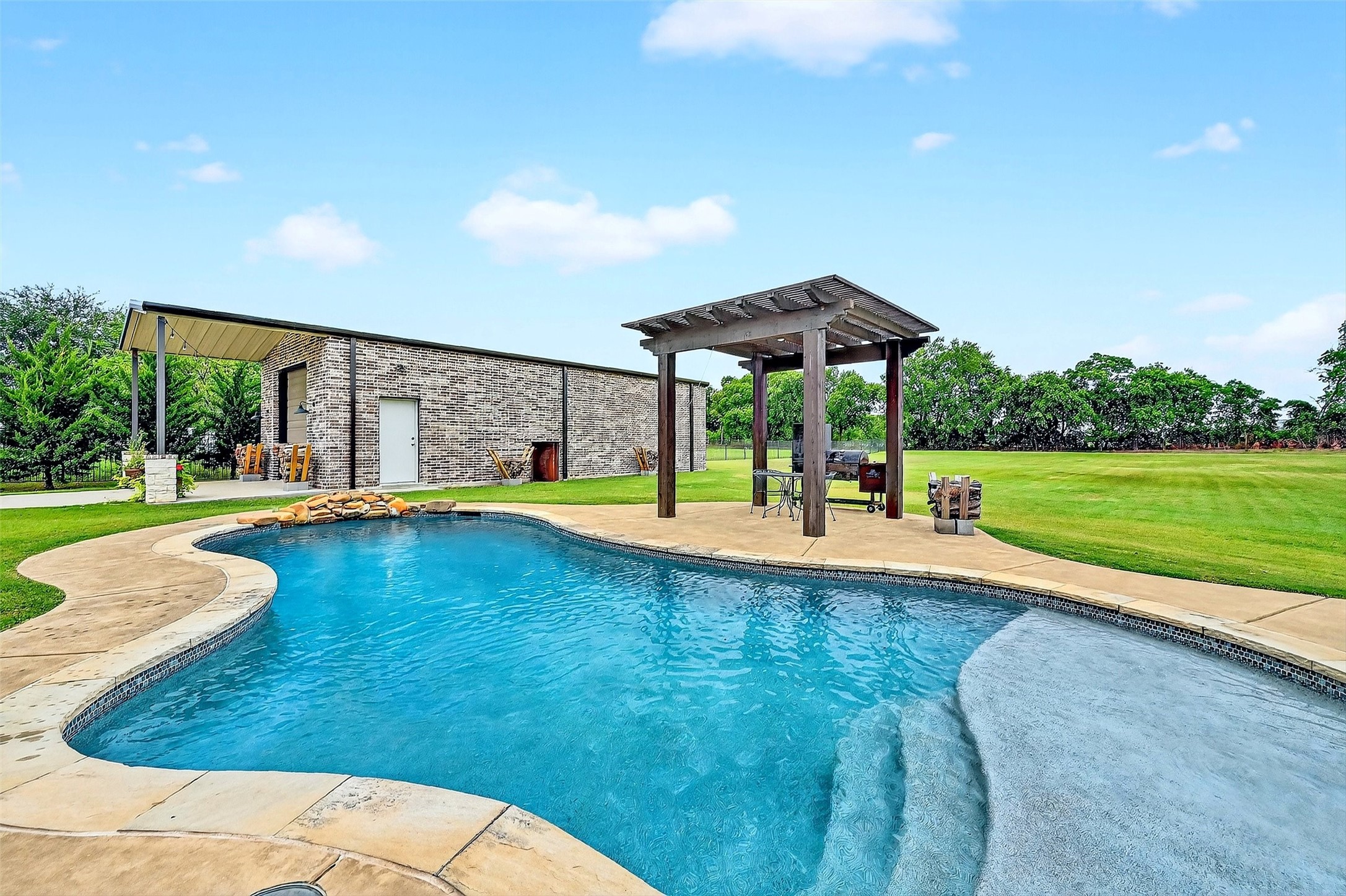 686 Cypress Point Drive Gunter TX 75058