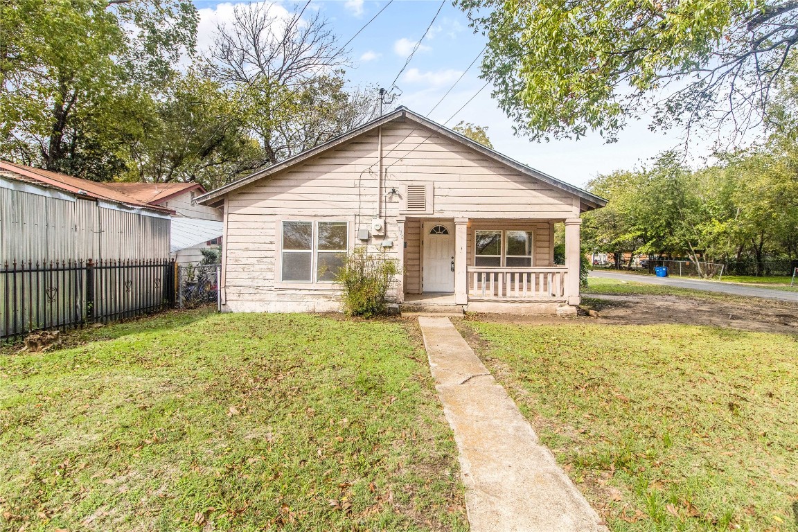 110 E Freeman Street Ennis TX 75119